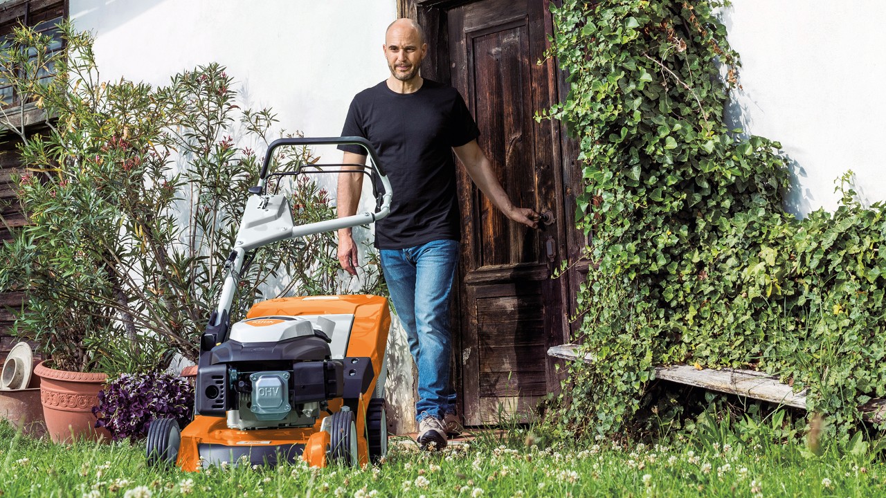 Een bezoek aan grootouders Rechtmatig Ontbering De grasmaaier winterklaar maken | STIHL