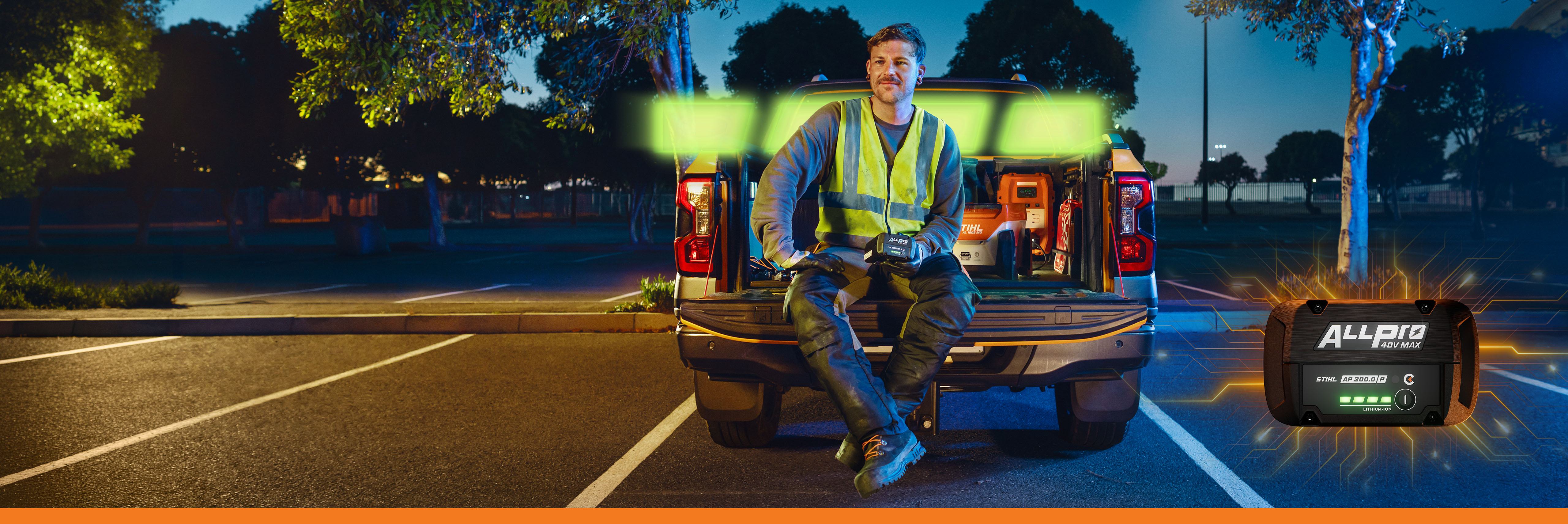 Man met STIHL ALLPRO AP 300 P C accu in de hand