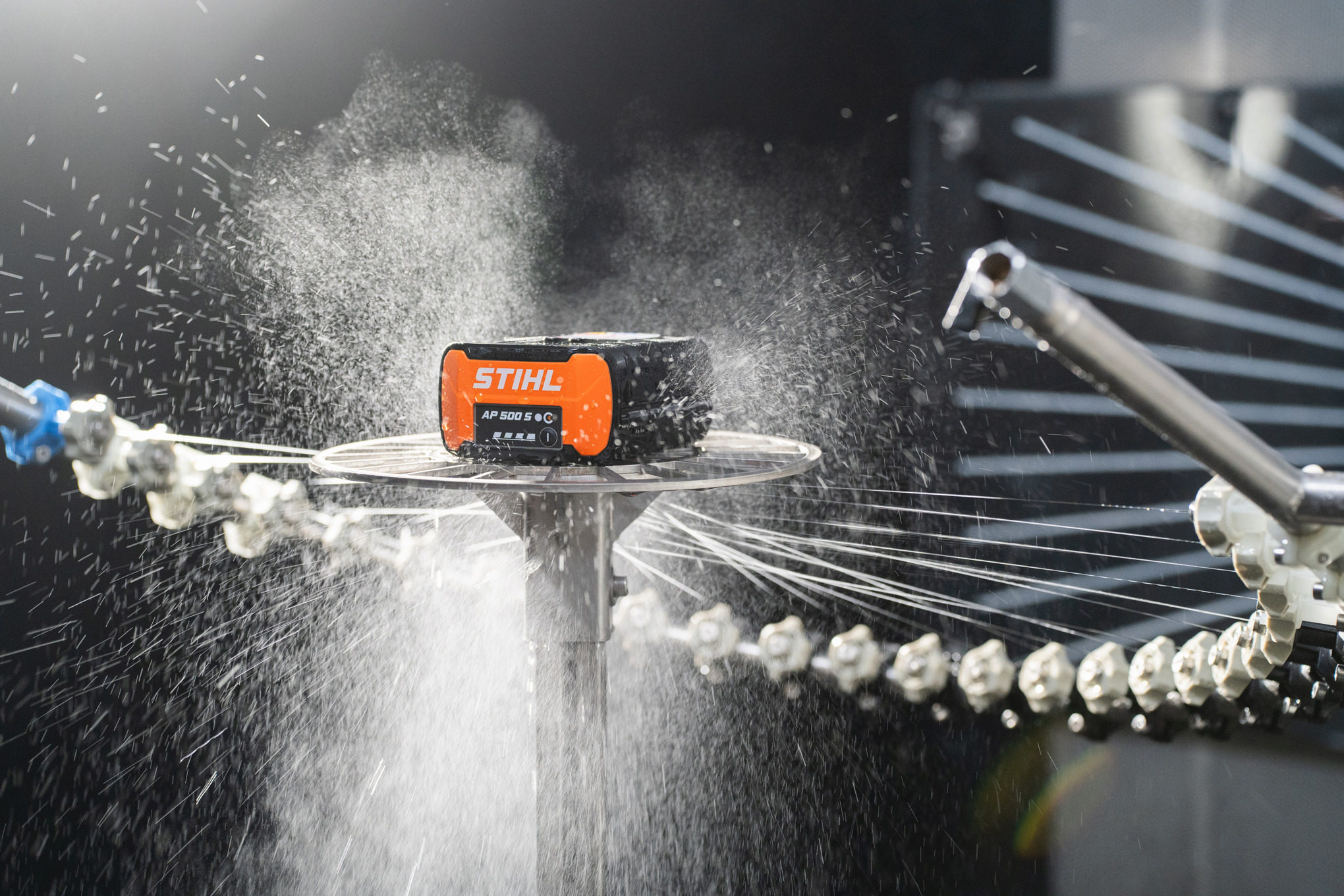 Een IPX4-test wordt uitgevoerd met een STIHL accu