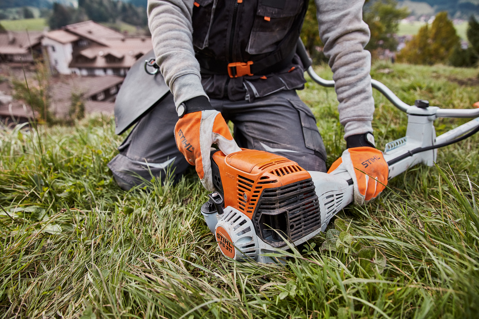 STIHL benzinebosmaaier FS 311 wordt gestart