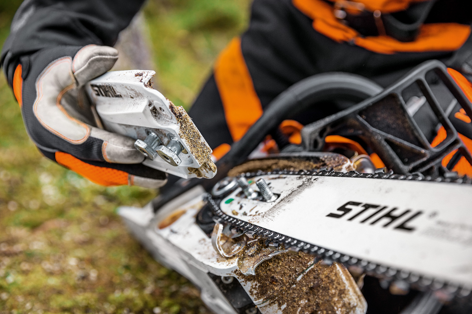 Onderhoud van een STIHL benzinekettingzaag MS 261 C-M