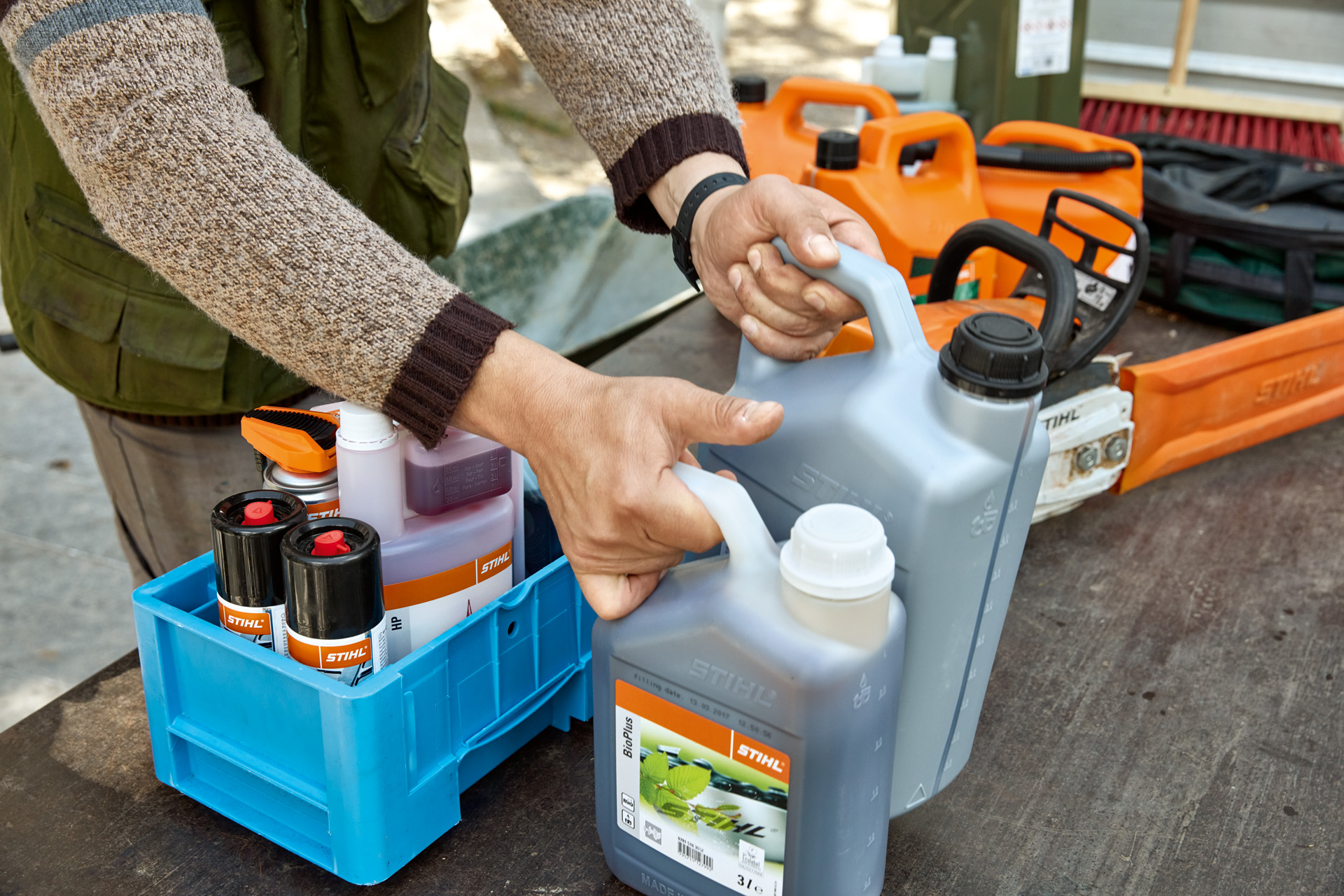 STIHL jerrycans zijn geschikt voor transport.