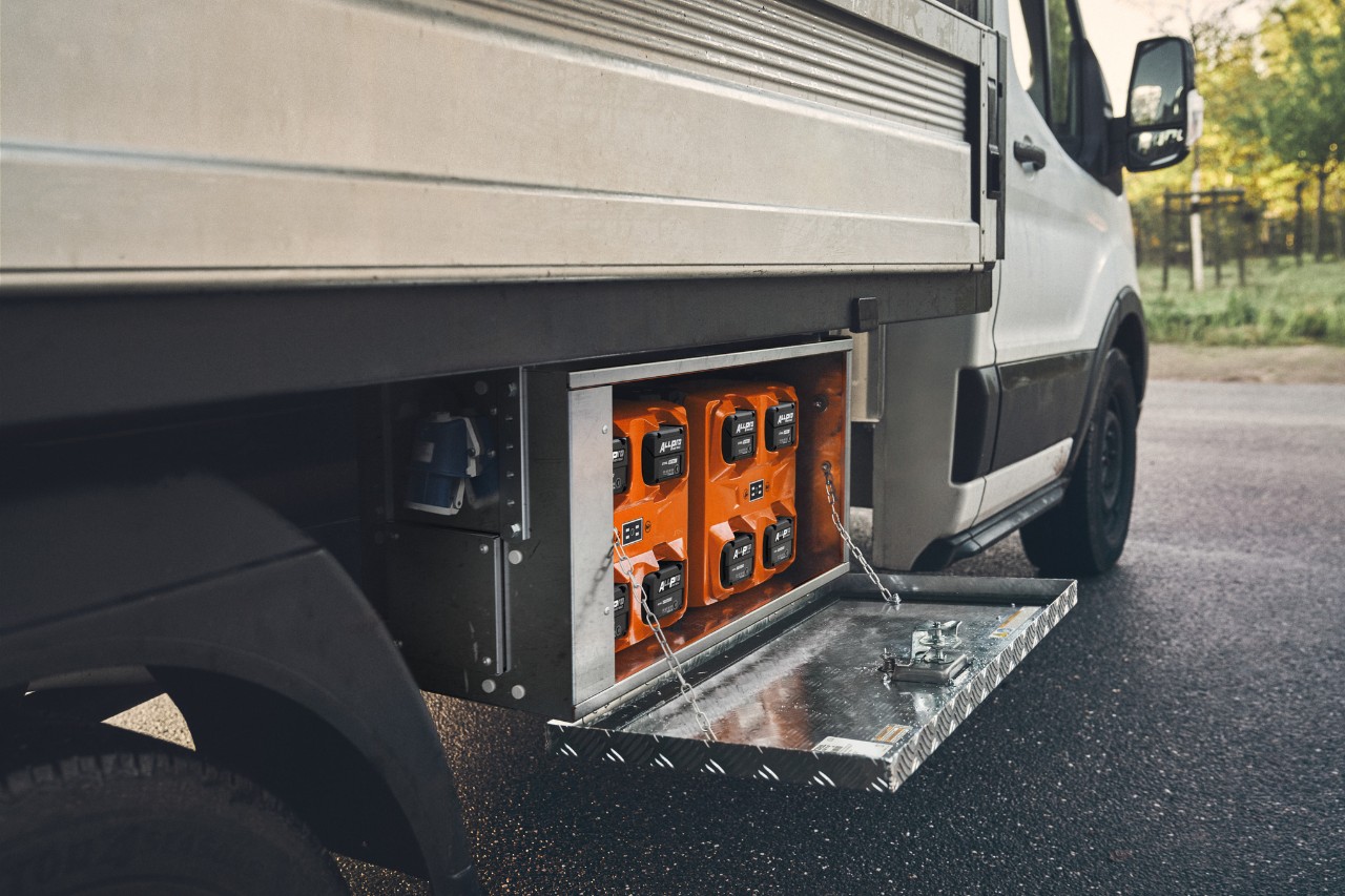 ALLPRO-accu's in STIHL-laadstation CB 1, gemonteerd op het voertuig