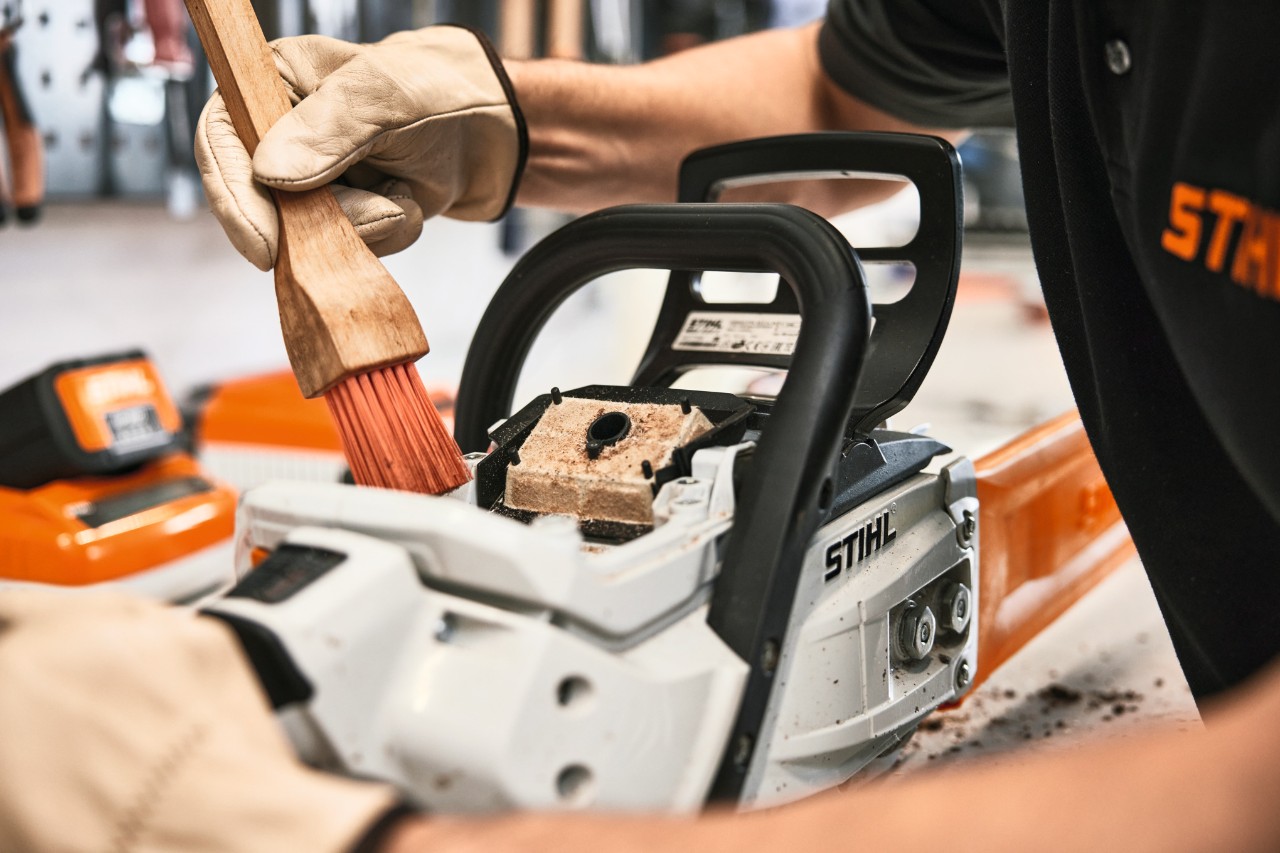 STIHL kettingzaag tijdens de inspectie
