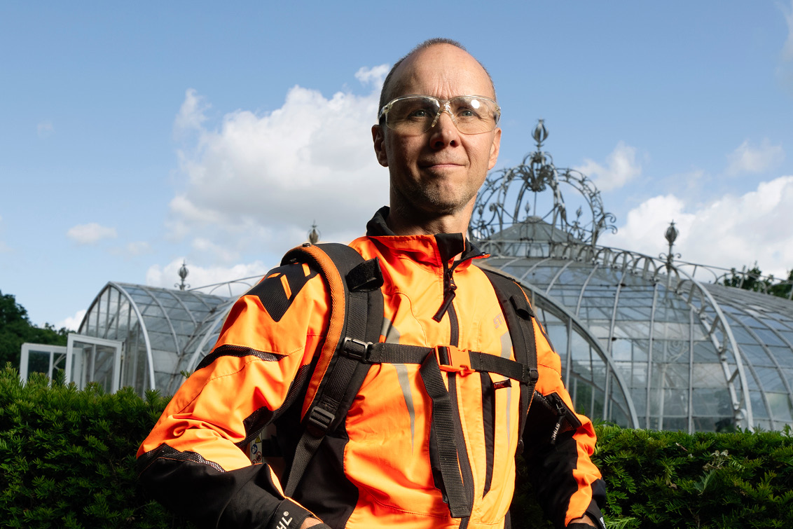 Bart houdt het magisch bij Plantentuin Meise, onder meer met een STIHL heggenschaar