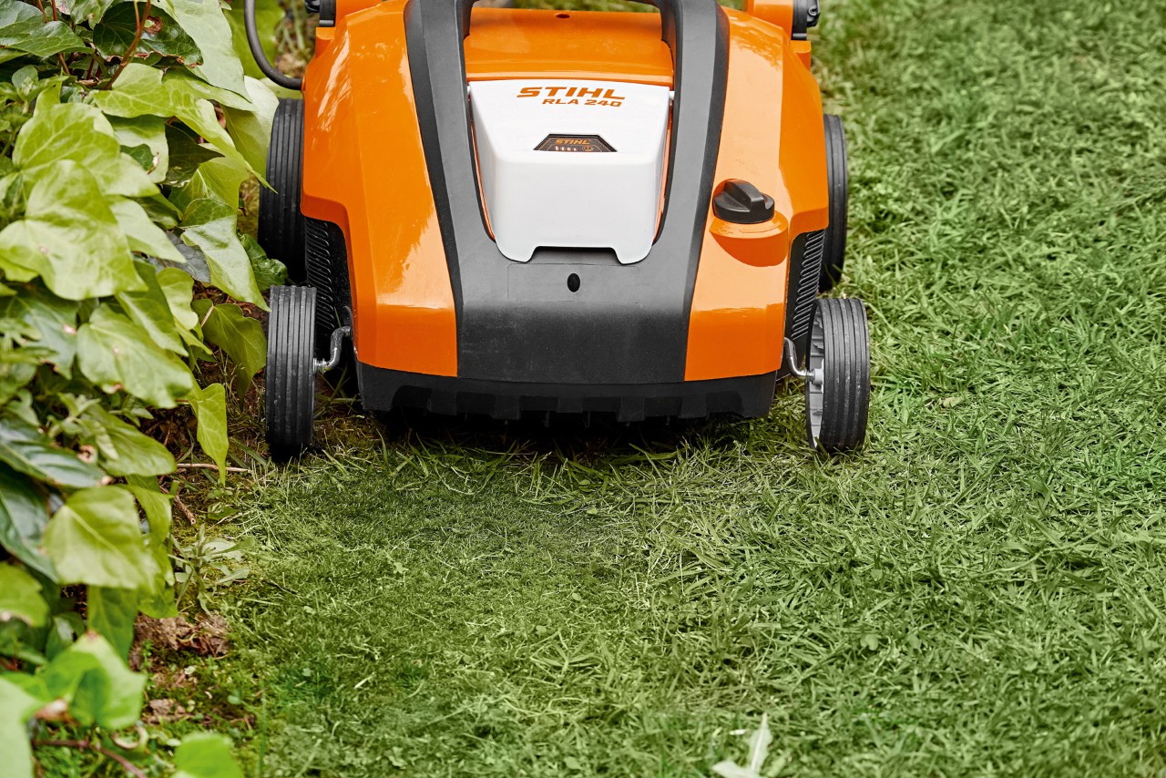 Close-up van een STIHL RLA 240 accuverticuteermachine